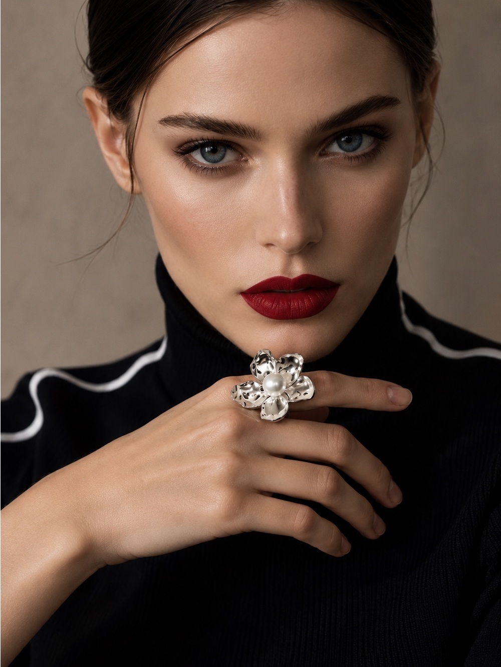 Silver tone elegant Floral Pearl Statement Ring - Picture 3 of 6